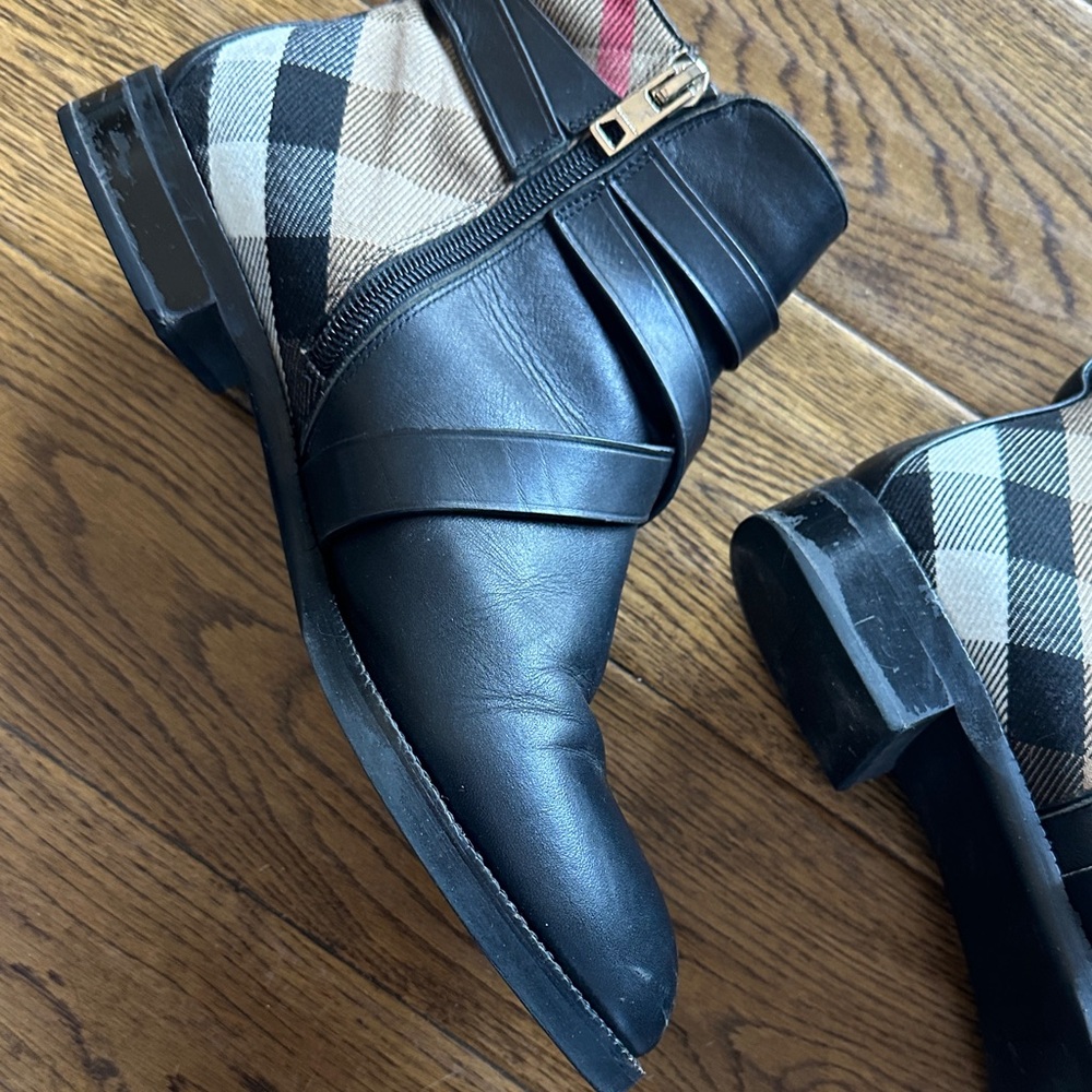 Burberry nova check Black and Plaid Ankle Boots 39. US 9 - Picture 4 of 6